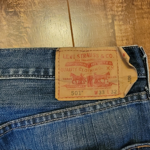 Mens Levi 501 Jean's  W 33 L34 straight leg  Button Fly Never worn - Picture 9 of 9